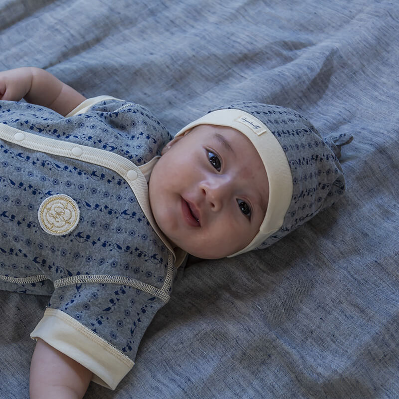 結びベビー帽子(グレー柄)