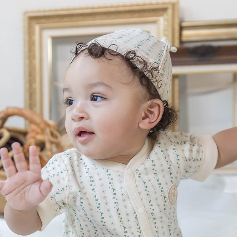 結びベビー帽子(グリーン柄)