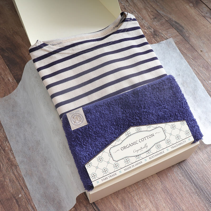 ボーダーネイビー長袖Tシャツとタオルのギフトボックス