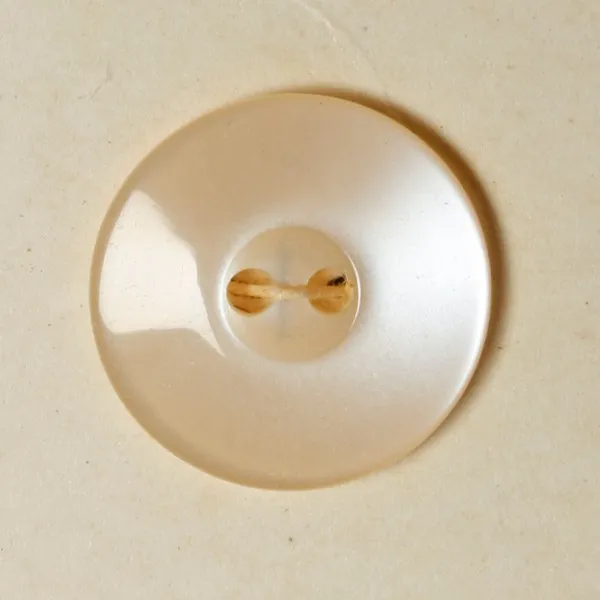 DE022アンティークプラスチックボタン