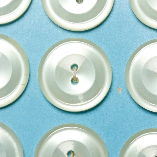 ML062 アンティークプラスチックボタン