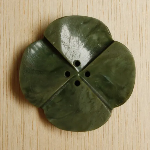 B087 アンティークプラスチック(カゼイン)ボタン