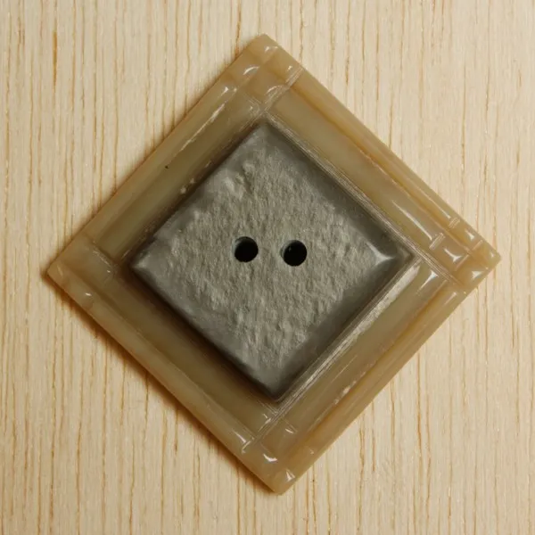 LO103 アンティークプラスチック(カゼイン)ボタン